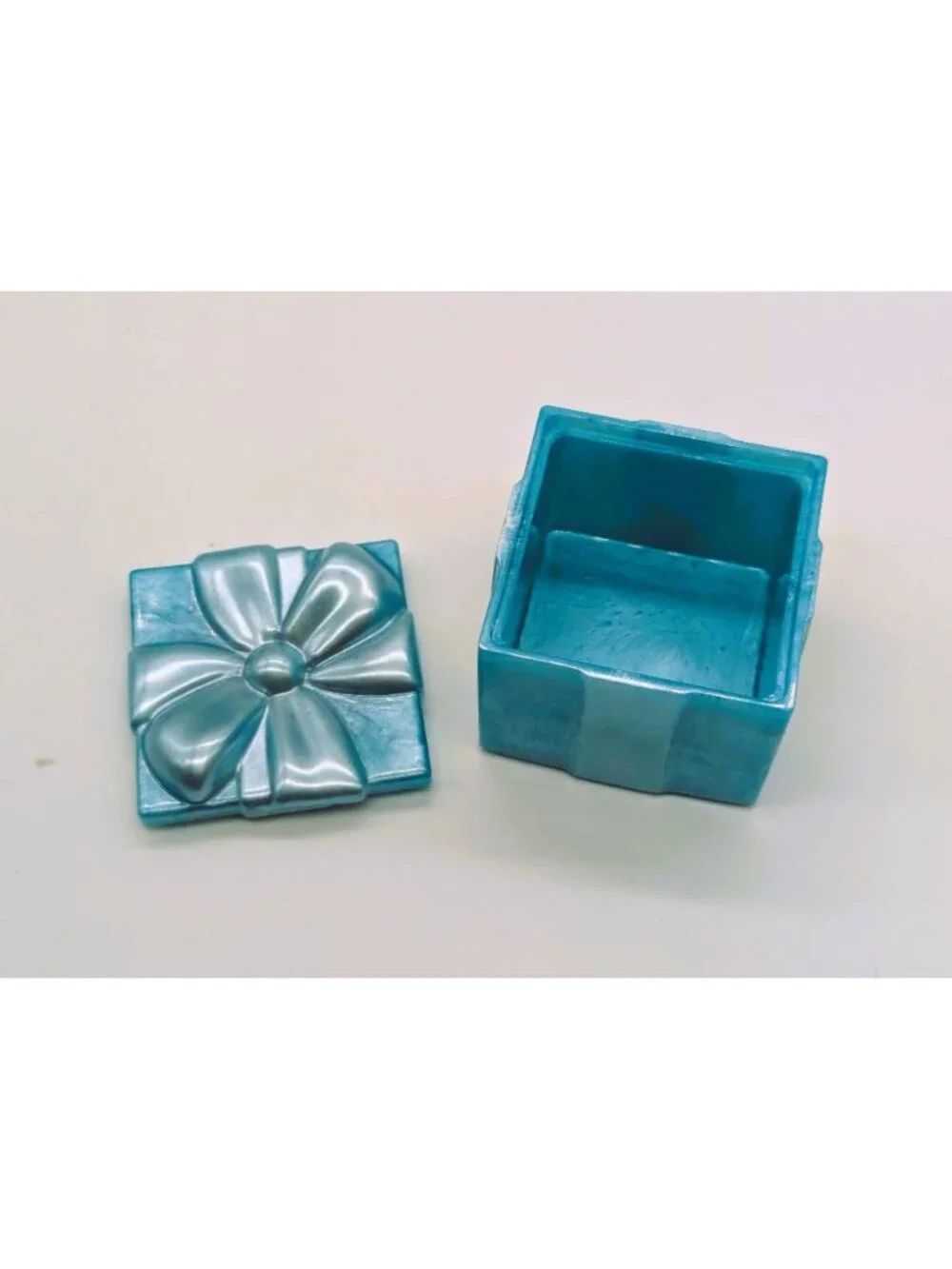 Blue Resin Gift Box With Silver Bow Lid 2.5